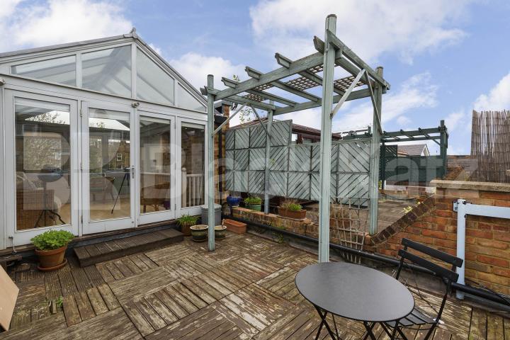 Stunning mid-Terrace house tucked away on a quiet mews Street Marlborough Yard, Archway